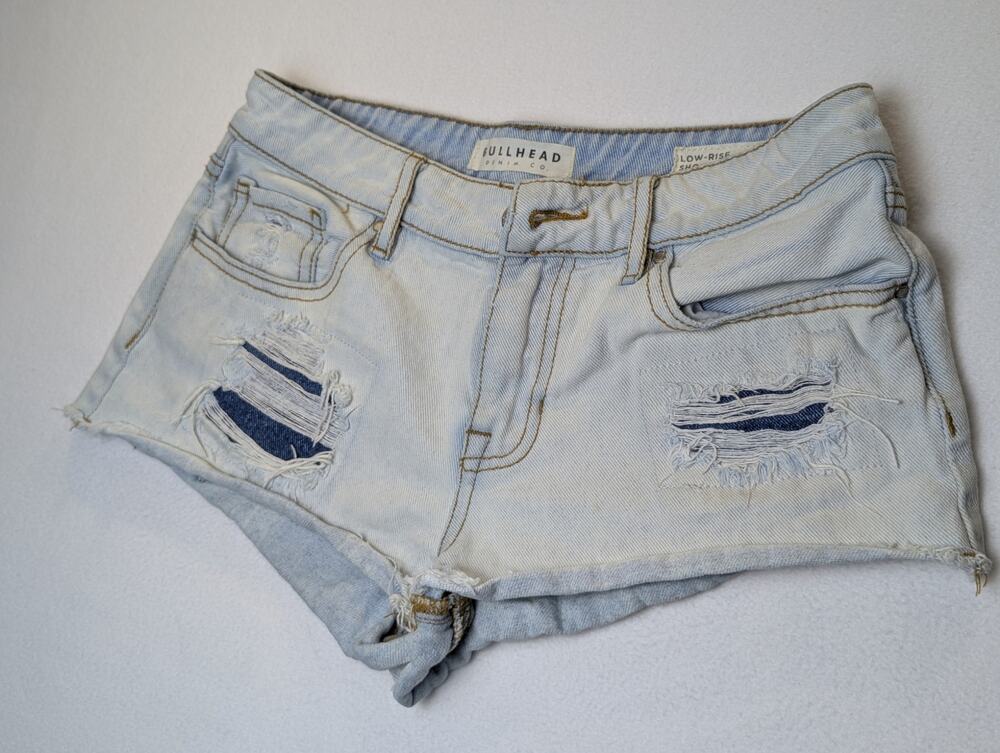 Bullhead Low-rise Shorts Size 26
